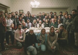 Sina Razani Instagram - بدرود رفقای هنرمندم
چه زود دلم برای همه تون تنگ شد
عکسهای یادگاری فیلم سینمایی شمش طلا
به قلم و کارگردانی یوسف حاتمی کیا
وتهیه کنندگی ابراهیم حاتمی کیا

دو عکس آخر از نگاه دوربین حمید جانی پور عزیز 

#هنر#هنرمندان_ایرانی #سینما #عشق #تئاتر #زندگی #سینا_رازانی #سینارازانی #شمش_طلا #یوسف_حاتمی_کیا #ابراهیم_حاتمی_کیا