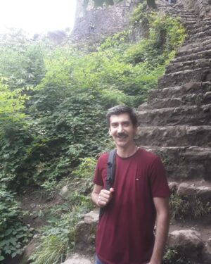 Sina Razani Instagram - .
من بر آنچه دلخواهم است ، یورش نمی برم...
به تمامی خود را بر آن می افکنم.
گر بر آنم
تا دیگر بار و دیگر بار
بر پای بتوانم خاست
راهی بجز اینم نیست...

.
.

شعر از مارگوت بیکل
و عکس، یادگار  سفر به قلعه رودخان در گیلان زیبا 

.
.
.
.
.
#سینا_رازانی #سینارازانی #سفر #گیلان #قلعه_رودخان #هنر #هنرمندان #بازیگر #بازبگران_ایرانی #زندگی #عشق #مارگوت_بیکل