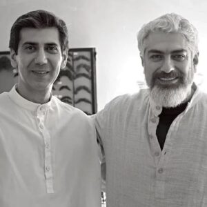 Sina Razani Instagram - .
داشتن رفیق باصفا،موهبته
اگر عمر این رفاقت بیش از دو دهه باشه،مایه مباهاته
حالا اگر این کهنه رفیق باصفا،آرتیست درجه یکی هم باشه که دیگه نور علی نوره

پی نوشت:عکسها مربوط به پشت صحنه سریال جیران هستند،و متاسفانه یادم نیست که عکسها با هنر کدوم رفیقمون ثبت شد

#هنرمندان_ایرانی #هنر #بازیگر_ایرانی #بازیگر #مهدی_پاکدل #سینا_رازانی #سینارازانی #جیران #سریال_جیران #فیلیمو_شات #فیلیمو