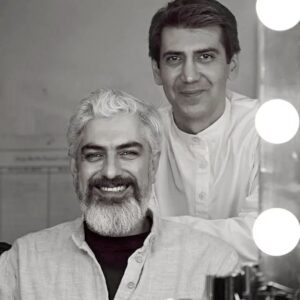 Sina Razani Instagram - .
داشتن رفیق باصفا،موهبته
اگر عمر این رفاقت بیش از دو دهه باشه،مایه مباهاته
حالا اگر این کهنه رفیق باصفا،آرتیست درجه یکی هم باشه که دیگه نور علی نوره

پی نوشت:عکسها مربوط به پشت صحنه سریال جیران هستند،و متاسفانه یادم نیست که عکسها با هنر کدوم رفیقمون ثبت شد

#هنرمندان_ایرانی #هنر #بازیگر_ایرانی #بازیگر #مهدی_پاکدل #سینا_رازانی #سینارازانی #جیران #سریال_جیران #فیلیمو_شات #فیلیمو