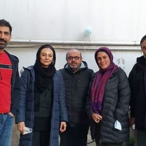 Sina Razani Instagram - بدرود رفقای هنرمندم
چه زود دلم برای همه تون تنگ شد
عکسهای یادگاری فیلم سینمایی شمش طلا
به قلم و کارگردانی یوسف حاتمی کیا
وتهیه کنندگی ابراهیم حاتمی کیا

دو عکس آخر از نگاه دوربین حمید جانی پور عزیز 

#هنر#هنرمندان_ایرانی #سینما #عشق #تئاتر #زندگی #سینا_رازانی #سینارازانی #شمش_طلا #یوسف_حاتمی_کیا #ابراهیم_حاتمی_کیا