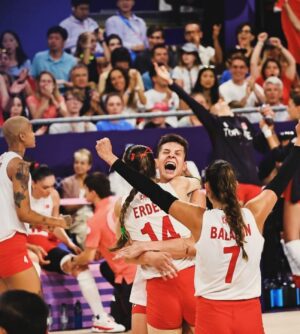 Sinan Tuzcu Instagram - “Buz da olsan erime ! “ 🇹🇷👏👏👏👏👏🇹🇷 #paris2024 #yarıfinal #womanvolleyball #semfinal