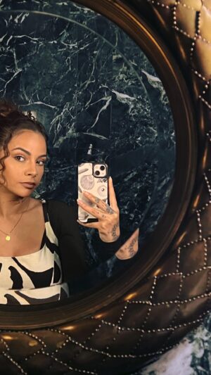 Sindy Michelle Claudia Auvity Instagram - Vraiment ce passage dans ma tête qui tourne qui tourne 😭