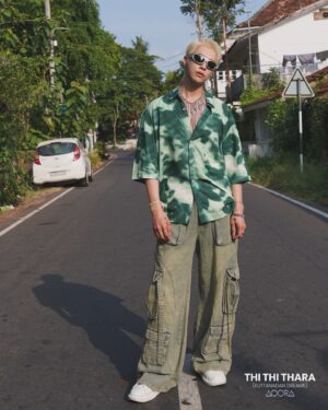 Sireesha Bhagavatula Instagram - AOORA - Thi Thi Thara (Kuttanadan dreams) 
2024.07.29 

With. Sireesha bhagavatula , FRIDAYYY , Mellow kitchen 

Would you like to join journey of my Kerala dream?
🌴🌿🧜🏝️🚤🚤🚤

#aoora #아우라 #thithithara #NewSong
Special Thanks to @dnsdyl & @btosproductions