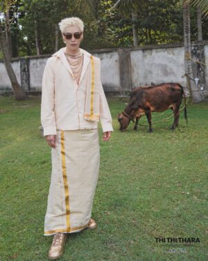 Sireesha Bhagavatula Instagram - AOORA - Thi Thi Thara (Kuttanadan dreams) 
2024.07.29 

With. Sireesha bhagavatula , FRIDAYYY , Mellow kitchen 

Would you like to join journey of my Kerala dream?
🌴🌿🧜🏝️🚤🚤🚤

#aoora #아우라 #thithithara #NewSong
Special Thanks to @dnsdyl & @btosproductions