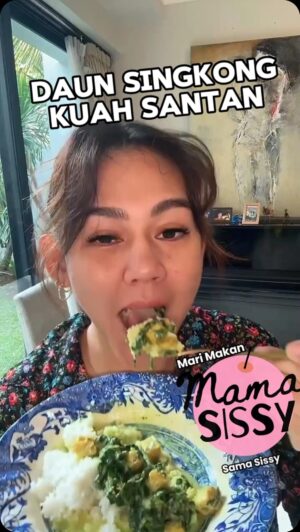 Sissy Prescillia Instagram - ✨Daun singkong kuah santan✨

BAHAN :
200 gr daun singkong, cuci bersih 
1/2 balok tempe, potong dadu 
1/2 sdt baking soda 
garam gula micin secukupnya
kaldu bubuk secukupnya
500ml liter santan 
1 jempol lengkuas, geprek
1 batang sereh, geprek
2 daun salam

bumbu halus:
13 siung bawang merah
7 siung bawang putih
1 jari kunyit
1 sdt ketumbar 
1 sdt minyak 
air secukupnya

#MamaSissy #MomDaily #masak #Menu #recipe #resep #Simple #fun #info #Cook #recook #food #menuviral #Reels  #sederhana #Kuliner #nusantara #kreasi #Indomie  #Indonesia #Instagood #instafood
