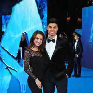 Siva Kaneswaran Instagram - We went to see @avatar 2 last night! It was sooo good. Honestly, Pandora was as beautiful as ever. Make sure to go see it! Also, It was lovely to take a break off ice with @klabera.ko and bring her to her first ever premiere! 🙏🏾👏🏾 (slide 3 is her geeking out to Kate winslet)

Suit @reiss 
Styled by @sheppardstyle