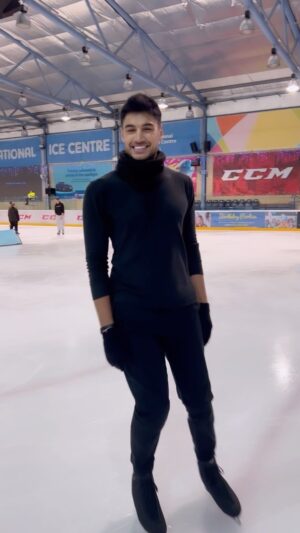 Siva Kaneswaran Instagram - What an incredible week of learning. Before trying something new, its amazing how much negative talk I give myself. But I try and it works out! Keep Trying and have faith in yourselves friends x

Have a great weekend guys x

#siva #thewanted #iceskating #dancingonice