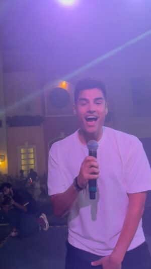 Siva Kaneswaran Instagram - Mumbai… you lot were sooo amazing. We got emotional at points. This has been a long time coming and you waited for us. I’m so grateful guys. Much love ❤️ 

P.s …Thank you for bringing the heat! 🤣 (36 degrees to be exact 😅) 

#siva #max #thewanted #mumbai #bangalore #india #tour