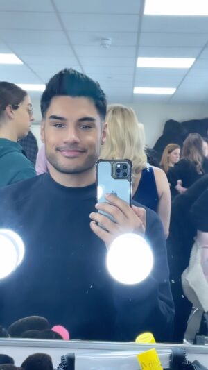 Siva Kaneswaran Instagram - Stage ready ⛸🕺🏽

#dancingonice #2023 #siva #thewanted #grooming #iceskating