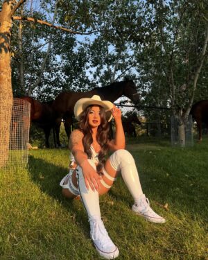 Skye Dolecki Instagram - Saddle on, I’m ready now 🤠
