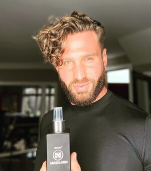 Skylar Lear Instagram - No body can represent your product better than you 💯 I use Argan man for my hair, skin and beard daily. Be natural, be you, and give your body the nutrients it needs to excel. Become an Argan man! Go to amazon.com and type in “Argan man” there’s a reason it has so many 5 star reviews 😊

@voilave_brand @tracydlear #beauty #beautyproducts #mensskincare #beard #beardgang #beardsofinstagram #beardoil #hair #hairtransformation #hairoil #curlsfordays #curls  #bodyoil #naturalhairstyles #naturalhair