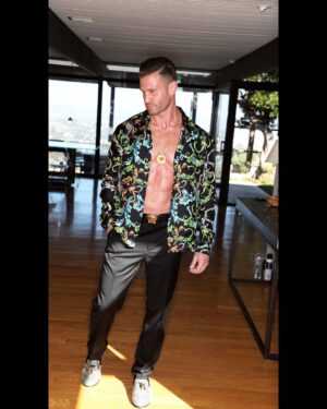 Skylar Lear Instagram - “Decide what you are, what you want to express by the way you dress and the way you live.” -Gianni Versace 📸 @arthurstjohn #versace @versace