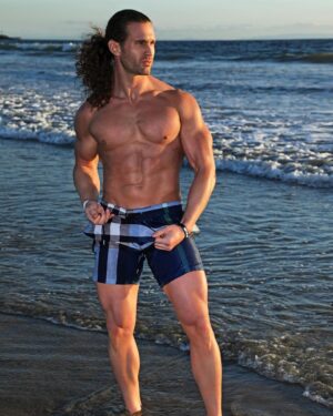 Skylar Lear Instagram - Flexin on that LA, 58 degree water with nips that could cut glass 🤣 @arthurstjohn loving these shots brotha!