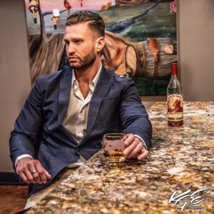 Skylar Lear Instagram - If this ain’t Kentucky, I don’t know what is.
📸 @kgephoto1 
#kentucky #bourbon #pappyvanwinkle #louisville #bourbonwhiskey #louisville #homebar #bourbonlover #bourboncountry