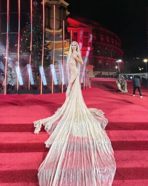 Sminty Drop Instagram - SMINTY X BRITISH FASHION AWARDS

Thank you so much Christian Louboutin for inviting me with you to the BFA !! 
@louboutinworld @louboutinbeauty 

Huge thank you to @_gabrielsilvabarros for letting me wear this incredible gown made entirely from Agar Bioplastic and dry wild flowers, meaning the whole dress will eventually completely naturally decompose! 

 This was also the first time I’ve ever had my makeup done for me and I was so so nervous but thank you so much @emilyenglemanmakeup for making me feel like a gorge editorial glamazon <3

Team: 

Gown - @_gabrielsilvabarros 
Heels - @louboutinworld
Makeup - @emilyenglemanmakeup
Hair - @chadmaxwellhair
Hair assistant - @amyluthwoodgraham
Nails - @gelsbyjacquie 
BTS images - @eddymassarella

Mascara and Lip - @louboutinbeauty

@britishfashioncouncil @stormmodels