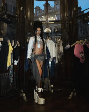 Sminty Drop Instagram - thank you for a gorge evening @viviennewestwood 🪐🤍