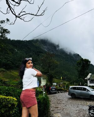 Snisha Chandran Instagram - Draft clr🫶🏻

📸 @aadi_jn 

#munnar #galleryclear #instagood #instagram #instalike #instamood #snishachandran #love