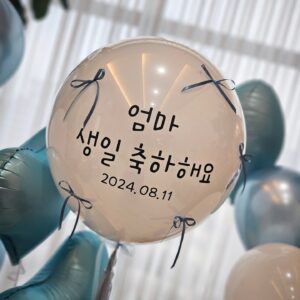 So Yoo-jin Instagram - 2024. 08.11
생일날 ♡

이번엔 남편이 나 몰래 며칠전에
애들한테 엄마에게 편지쓰라고 하고 
꽂집에 보내줘서 아이들편지와 함께 꽃다발이 옴^^
아침부터 감동...♡ 
(그래서 여보편지는 없다는거지..? ㅡㅡㅋ)
 (3번째 영상)