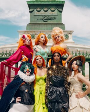 Soa De Muse Instagram - Plus de 1000 artistes drag se mobilisent contre l’extrême-droite ✊

L’offensive anti-drag est l’arbre qui cache la forêt transphobe, alimentée aujourd’hui par le même argumentaire fallacieux que l’homophobie de LMPT. Il est urgent de mettre fin aux fake news qui nous mettent toustes en danger et de nous mobiliser collectivement contre l’extrême-droite qui est aux portes du pouvoir dans le pays ! - retrouvez notre tribune dans @liberationfr 

Tribune écrite par @miroslavtoilesmains @paloma_hugobardin @aaliyahxpress @minima_geste @soa_de_muse @la_briochee_off @moondragqueen @themamiwatta 

Merci @adriennaselli @liberationfr @lesjouesrouges 

#tribuneliberation #tribunequeer #drag #frenchdrag #dragking #dragqueen #dragqueer #lgbtqia