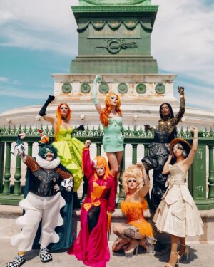 Soa De Muse Instagram - Plus de 1000 artistes drag se mobilisent contre l’extrême-droite ✊

L’offensive anti-drag est l’arbre qui cache la forêt transphobe, alimentée aujourd’hui par le même argumentaire fallacieux que l’homophobie de LMPT. Il est urgent de mettre fin aux fake news qui nous mettent toustes en danger et de nous mobiliser collectivement contre l’extrême-droite qui est aux portes du pouvoir dans le pays ! - retrouvez notre tribune dans @liberationfr 

Tribune écrite par @miroslavtoilesmains @paloma_hugobardin @aaliyahxpress @minima_geste @soa_de_muse @la_briochee_off @moondragqueen @themamiwatta 

Merci @adriennaselli @liberationfr @lesjouesrouges 

#tribuneliberation #tribunequeer #drag #frenchdrag #dragking #dragqueen #dragqueer #lgbtqia