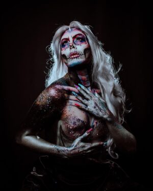 Sofía Camará Instagram - Dulces o travesuras, y por qué no ambas !? … SABÉLO 👻🎃💀 
.
👗@mitacoaguja
💄@lulimakeup_ok 
💅@unas_hermosas_concordia 
📸@epixfotoestudio