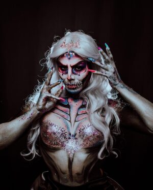 Sofía Camará Instagram - Dulces o travesuras, y por qué no ambas !? … SABÉLO 👻🎃💀 
.
👗@mitacoaguja
💄@lulimakeup_ok 
💅@unas_hermosas_concordia 
📸@epixfotoestudio
