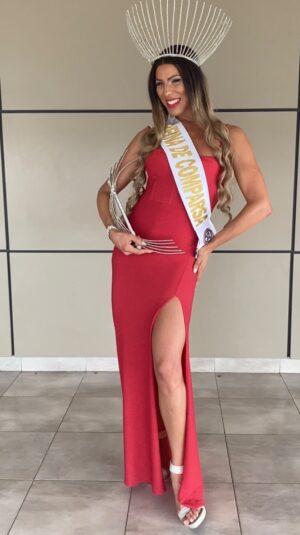 Sofía Camará Instagram - Feliz de recibir este nuevo aniversario de vida con semejante reconocimiento que me otorga mi tierra natal, la Capital Ncional del Citrus Argentino quien tras 25 Años de Carnaval me convierte  en la Primera Reina de la Diversidad en ser coronada Reina de un Carnaval en Latinoamérica 
.
No podría haber estado mejor acompañada que con  @adalgisa_urdinarrain , gracias por tu compromiso con la diversidad cultural y el buen gusto de tus prendas.
No se pierdan las promos de lanzamientos y cierres de temporada y con mi Código #SABÉLO accederás a un descuento 
.
En toda ocasión:

💋 Estilismo: @misionimagen 
💇🏼‍♀️ Belleza: @lr_esteticistaycolorista 
💅 Manicure: @brenda_rodriguez_nailstudio 
👠 Calzados: @florcalzados_01 
☀️ Bronceado:  @hair_lab_byreinahada 
💄 Estetica: @monicaromero_estetica 
👑 Atributos: @estebangodoy20