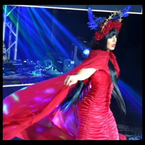 Sofía Camará Instagram - Oh reina de la fortuna, la pobreza y el poder se derriten como hielo ante tu presencia SABÉLO 
.
Dirección : @ktcentertainment_ 
Accesorios: @diosa_draglove 
Maquillaje : @kryolanchileoficial 
Fotografía : @floresfica