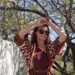 Sofia Cerveira Instagram - Ready to go💦 

Este kimono dá para usar e abusarmos dele as vezes que quisermos. Look integral, só as calças, só a parte de cima... é bem versátil, como eu gosto 🩷 

Hoje vesti com fato de banho, mas dá para o usarmos em variadíssimas situações do nosso dia-a-dia e é perfeito para o Verão☀️ 

Mais uma peça cheia de personalidade que dá ainda mais vida ao meu guarda-roupa 🦁

O que acham, meninas? 

@lennyniemeyereurope

#grwm #getreadywithme #summer #summerlook #style #fashionlover #fashion #ootd #holiday #beachlife #inspiration