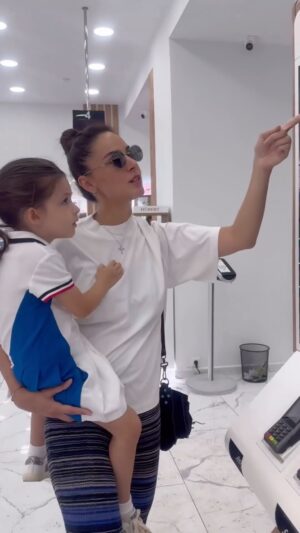 Sofia Nizharadze Instagram - არჩევანის გაკეთება “Chipolino” ველოსიპედებს შორის რთული აღმოჩნდა 🙈😂❤️ ავარჩიეთ 🤗 @aversipharma ცინცაძის 1 🫶🏼