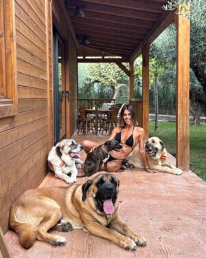 Sofía Suescun Instagram - SOFÍA   PERROS = PLENITUD💖