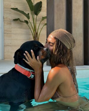 Sofía Suescun Instagram - Hola hogar, tenía ganas de reencontrarme contigo. 🏡❤️

P U B L I* Bikini @sheinofficial @shein_spain 
•Ref: 25549783 
•Código descuento: Q3SOFIAA
•Código de búsqueda para artículos top: 628VQ
#SHEINactive #SHEINforall #SHEINpartner #Brandambassador