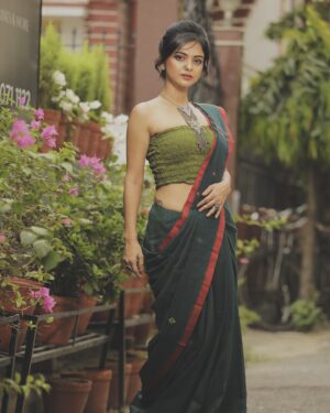 Solanki Roy Instagram - Green & Grow 🌿

📸 @sayantan_dutta_photography 
MUA - @makeupartist_ujjwaldebnath 
Coord - @sanskriti_kolkata 
🔗 @socialyard_digital 
.
.
#shoot #editorial #mood #colours #fun #costumes #photoshoot #embrace