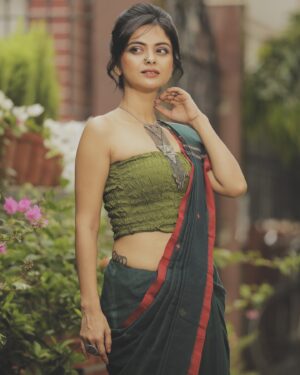 Solanki Roy Instagram - Green & Grow 🌿

📸 @sayantan_dutta_photography 
MUA - @makeupartist_ujjwaldebnath 
Coord - @sanskriti_kolkata 
🔗 @socialyard_digital 
.
.
#shoot #editorial #mood #colours #fun #costumes #photoshoot #embrace