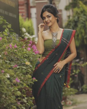 Solanki Roy Instagram - Green & Grow 🌿

📸 @sayantan_dutta_photography 
MUA - @makeupartist_ujjwaldebnath 
Coord - @sanskriti_kolkata 
🔗 @socialyard_digital 
.
.
#shoot #editorial #mood #colours #fun #costumes #photoshoot #embrace