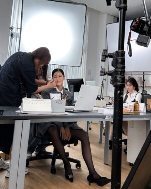 Solbi Instagram - MONDAY DISCO MV
🎵BEHIND THE SCENES 🎶 

드디어 기다리던 #먼데이디스코 뮤비가 공개되는 날이에요!

6:00PM! 월요일 퇴근길, 
프로필 링크 타고 뮤비 감상의 시간 가져보아요🪩 

P.S. 힘든 촬영 즐겁게 임해주신 마담빅쌤과 댄서분들, 그리고 쥬니, 천도, 소통왕 말자할매까지. 감사하고 또 감사합니다. 🙏🏻

-
#솔비 #SOLBI
#먼데이디스코 #MONDAYDISCO