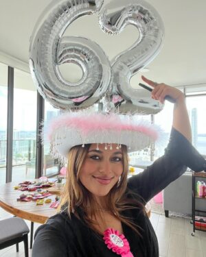 Soma Bhatia Instagram - It’s my birthday 💕 I’m 62??!!! 😂 Thanks for all the bday wishes & I am so grateful for everyone in my life. Thanks for loving me and celebrating me. I feel so lucky. #26thbirthday