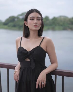 Somaline Ang Instagram - Eyeliner on point 🖤 @shaunleelee 
Walking around the lake, i will forever be a nature girl..