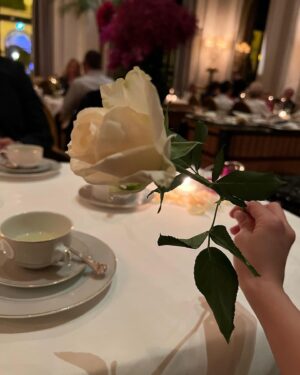 Son Yeon-jae Instagram - Happy Anniversary🤍