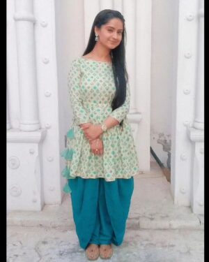 Sonam Lamba Instagram - 😊

👗- @pooja_a_singh
