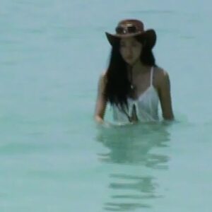 Song Chae-yoon Instagram - 원피스 찾으러 갔다가 포기하고 소라게 녀석이랑 놀다 왔네요 홀홀홀🌴🏄🏾‍♀️🧉👙🌊

이게 대체 무슨 컨셉이냐구요? 마지막 장에 나옵니다🤭
사실 의도한 건 아니고... 입고 싶은 대로 입었는데 이러케 대써...요..너무 욕하지는 말아 주세요...🥹

#travel #phiphiisland #thailand #태국 #피피섬 #여행 #사진 #원피스 #니코로빈