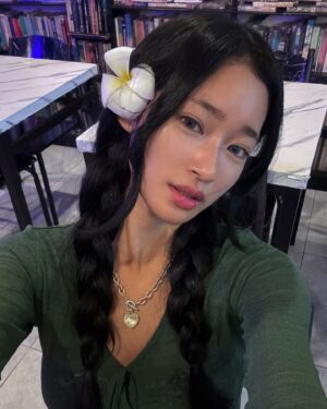 Song Chae-yoon Instagram - 물장구 치는데 엄마가 지금 너무 예쁘다고 찍어준 얼빡샷🤭
.
여러분 피피섬가면 섬투어라는게 있는데 그건 꼭꼭 하셔야 합니당🥹🥹
.
이제...슬... 지겨우시죠? 근데 이제 다른 날이 더 남았어요..하핳!!!

#태국 #여행 #thailand #travel #비치웨어 #beachwear #피피섬 #phiphiisland