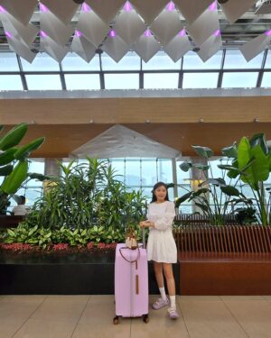 Song Ga-in Instagram - 떠나요 ~☺️✈️🌴 #제주도 🩵