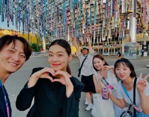 Song Hae-na Instagram - 파리에서의 일정을 마무리하고 잘 돌아왔습니다.
제 인생에서 정말 값진 경험을 하고 많이 배운 시간이었습니다.
정말 사랑하는 현이언니, 현장에서 도와주신 많은 스텝분들, 모든선수분들
너무너무 고생하셨고 덕분에 감사했습니다♡
2024파리올림픽 이현이,송해나,KBS 와 함께 해주셔서 감사합니다🇰🇷🇨🇵