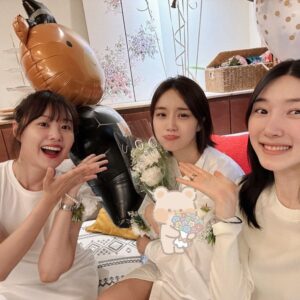 Song Ji-eun Instagram - 사랑하고 축복하는 유민아 결혼 축하해🤍🤍🤍 진한 행복으로가득 채워지길🙏🏻