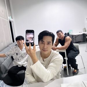 Song Seung-heon Instagram - 모든 스텝분들, 선후배님들 진심으로 수고하셨습니다!
그동안 tvN ”플레이어2“ 사랑해주신 모든분들께 감사드립니다!
사랑합니다❤️