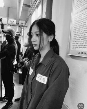 Song Su-i Instagram - 오늘도 #돌풍 🌪️
@netflixkr