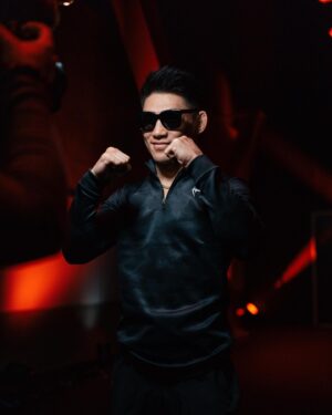 Song Yadong Instagram - Media day~🤘🤘🤘
#ufcfightnight72 #songyadong