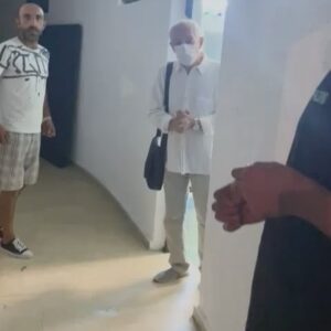 Songül Öden Instagram - Onu her gördüğümde “Beni mi daha çok seviyorsun Tülayı  mı ? ( @tulaygunal9 ) çabuk söyle “ diye takılırdım.. O Tülayı çok sevmesine rağmen her seferinde farklı cevap verirdi ve çok eğlenirdi aramızdaki bu oyundan…

Fakat bir konuya cevabı, tavrı, seçimi, adanmışlığı hep aynıydı.  MEMLEKET.. 

Canım Genco abim🤍 dümeni bozuk tutarsız dünyada aramızda olmadığını bilmek büyük bir kalp kırıklığı benim  için.. Memleketimizin başı sağolsun… #gencoerkal @gencoerkal